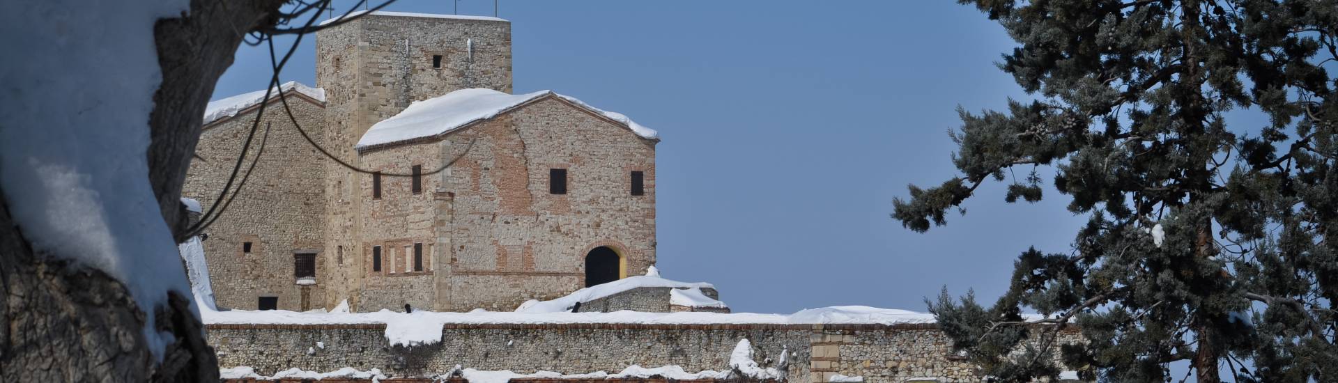 Malatesta Rocca - Verucchio Malatestian fortress with snow 2 photo credits: |Alessandra D'Alba| - IAT VERUCCHIO